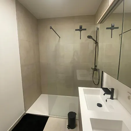 Rozee Apartment *